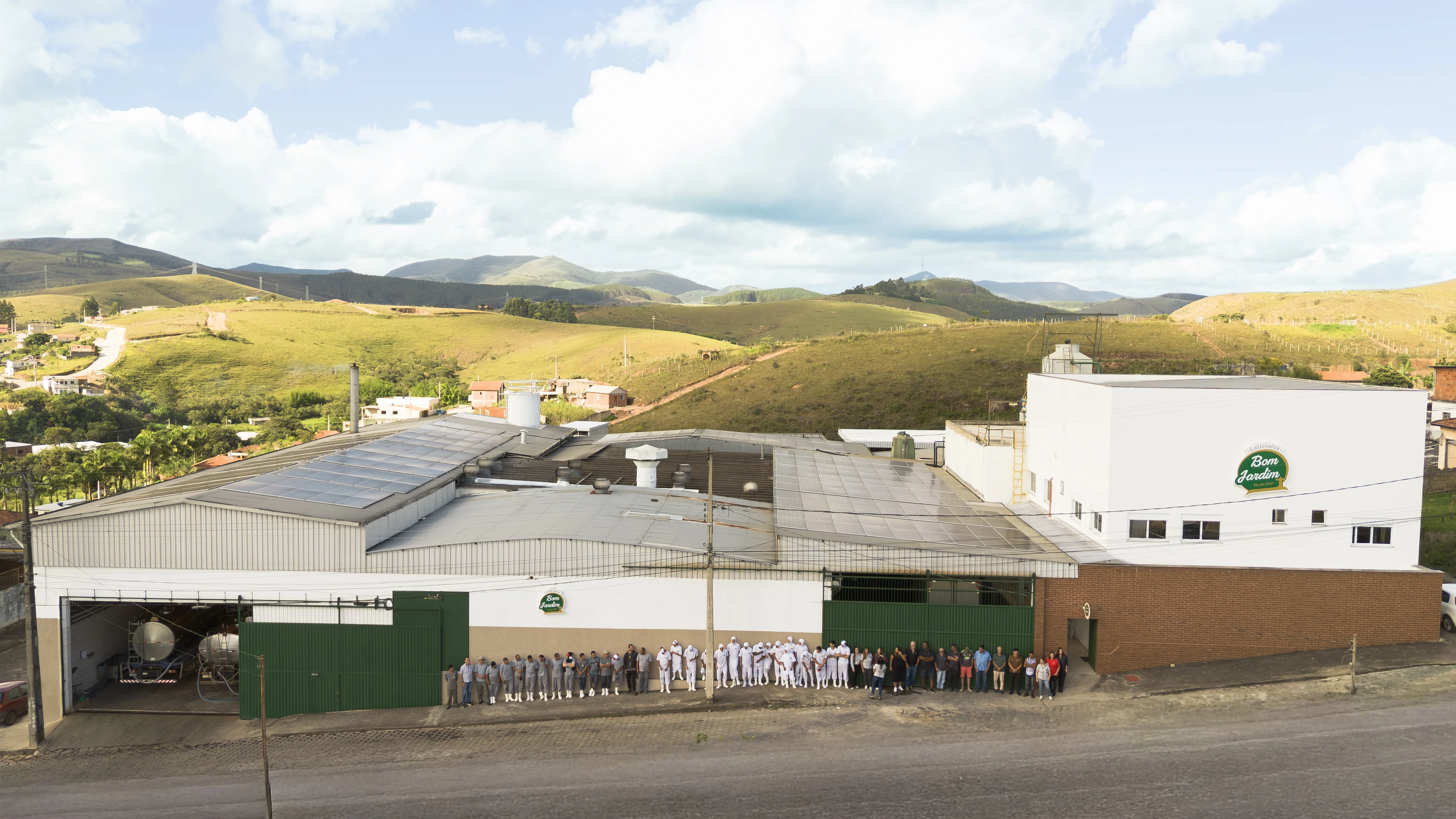 Equipe e fábrica do Bom Jardim em Minas Gerais